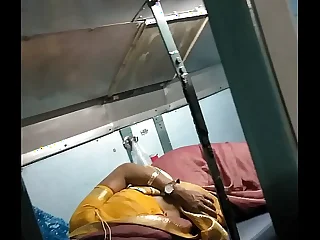 real bhabhi shows boobs everywhere train